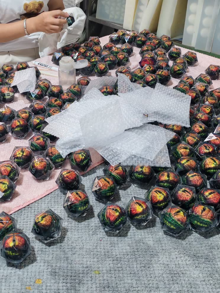 Sharp edge resin DND dice set with flat faces and clear internal colour